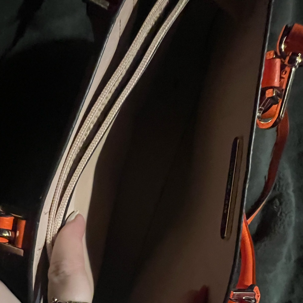 Brand new M K purse. Never used. Changed my mind on it.